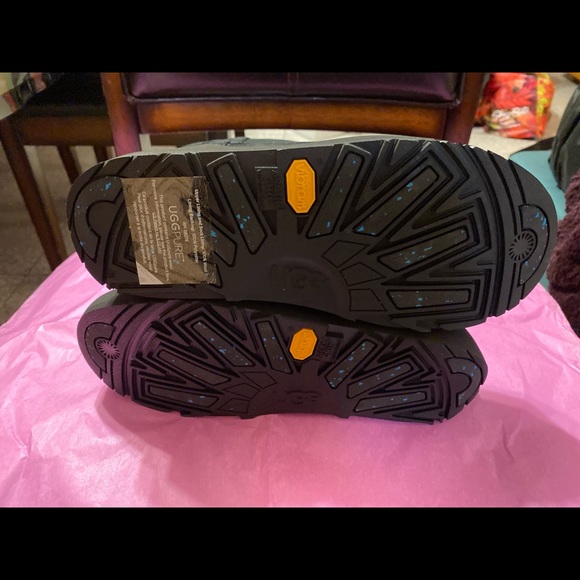 UGG WATERPROOF BLACK MIDCALF LEATHER NWOB 6 1/2 - Picture 9 of 11